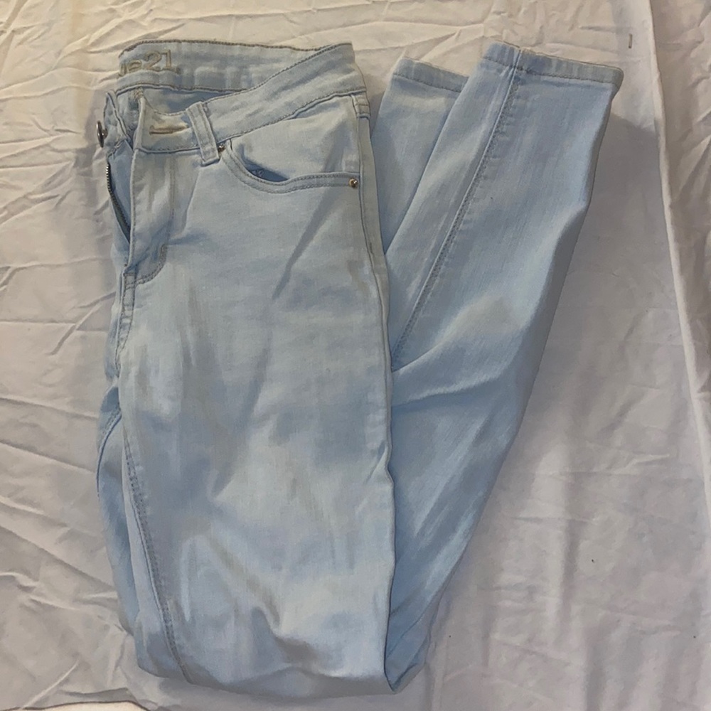 4 short light wash high waisted jeans